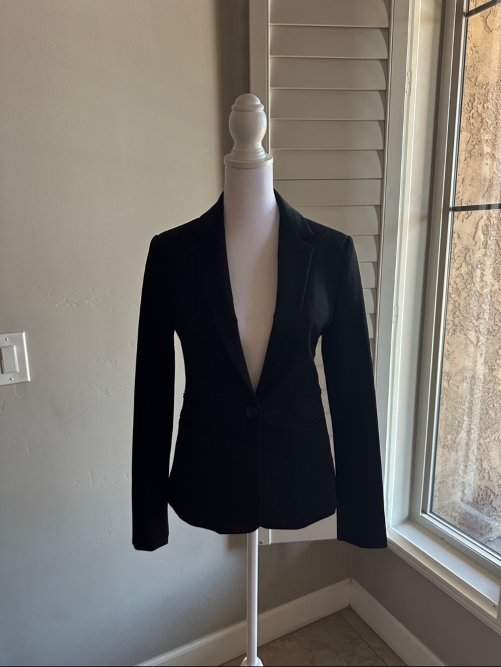 Classic Black Women's Blazer - Tailored Single-Button Jacket by EXPRESS Size 0